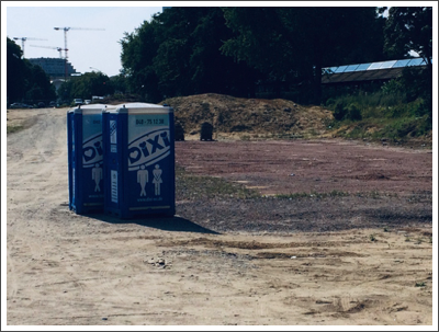 Einsamme Toiletten
aus der Nähe Einsamme Toiletten
aus der Nähe