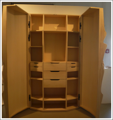 Ja, ein Schrank Ja, ein Schrank