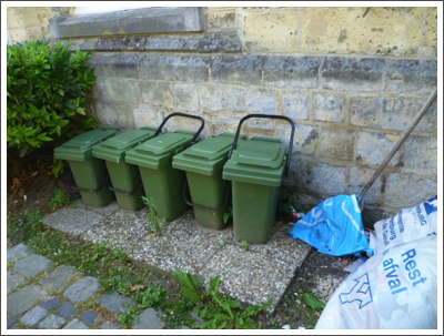 Einsame Mülleimer Einsame Mülleimer